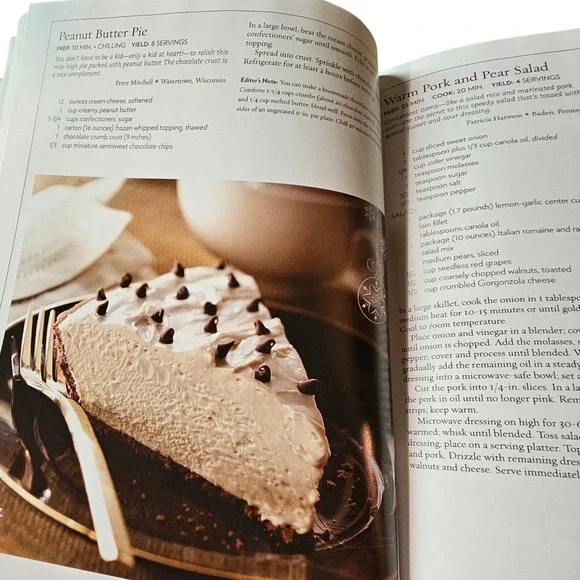 Taste of Home Christmas 2009 Cookbook Hardcover 300+ Recipes ISBN 9780898217339 - Picture 4 of 4